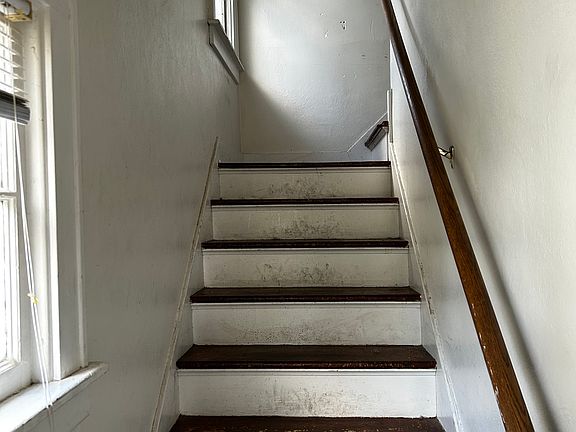3rd image of 523 W Lapeer St #1/2