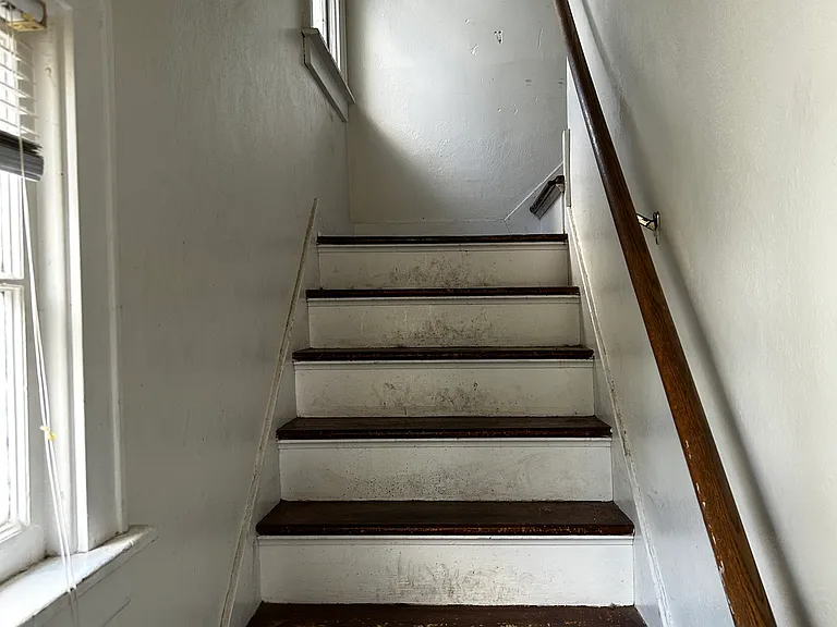 523 W Lapeer St #1/2 — Photo 3