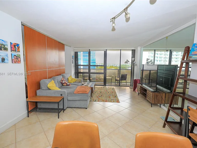 600 NE 36th St #710 — Photo 4