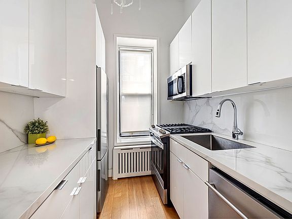 4th image of 265 Riverside Dr APT 1C
