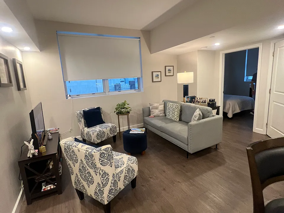 111 E Flagler St #909