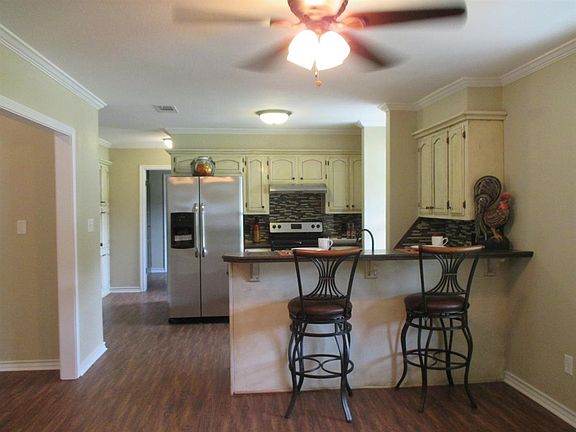 4th image of 3811 Wren Rowe Dr
