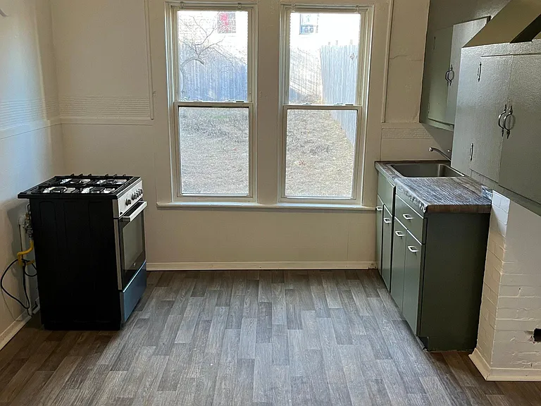 44 N Bond St #1 — Photo 10