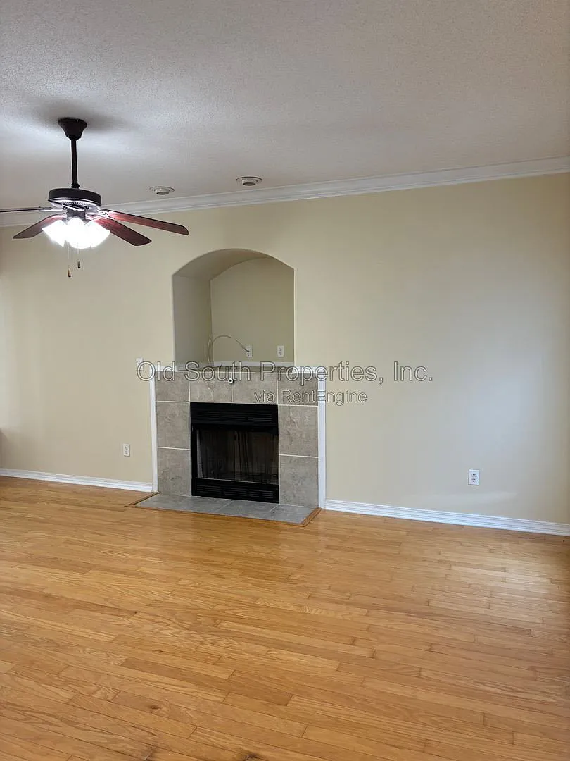 3 bed, 2.5 bath, 1597 sqft, $2,100 — Photo 3