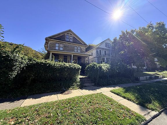 2nd image of 302 Grove Ave