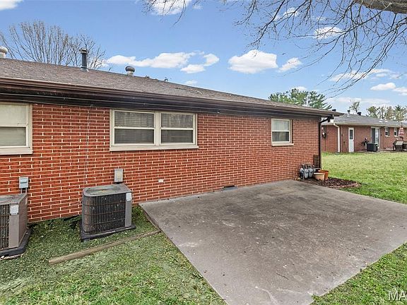 5th image of 717 Royal Heights Rd