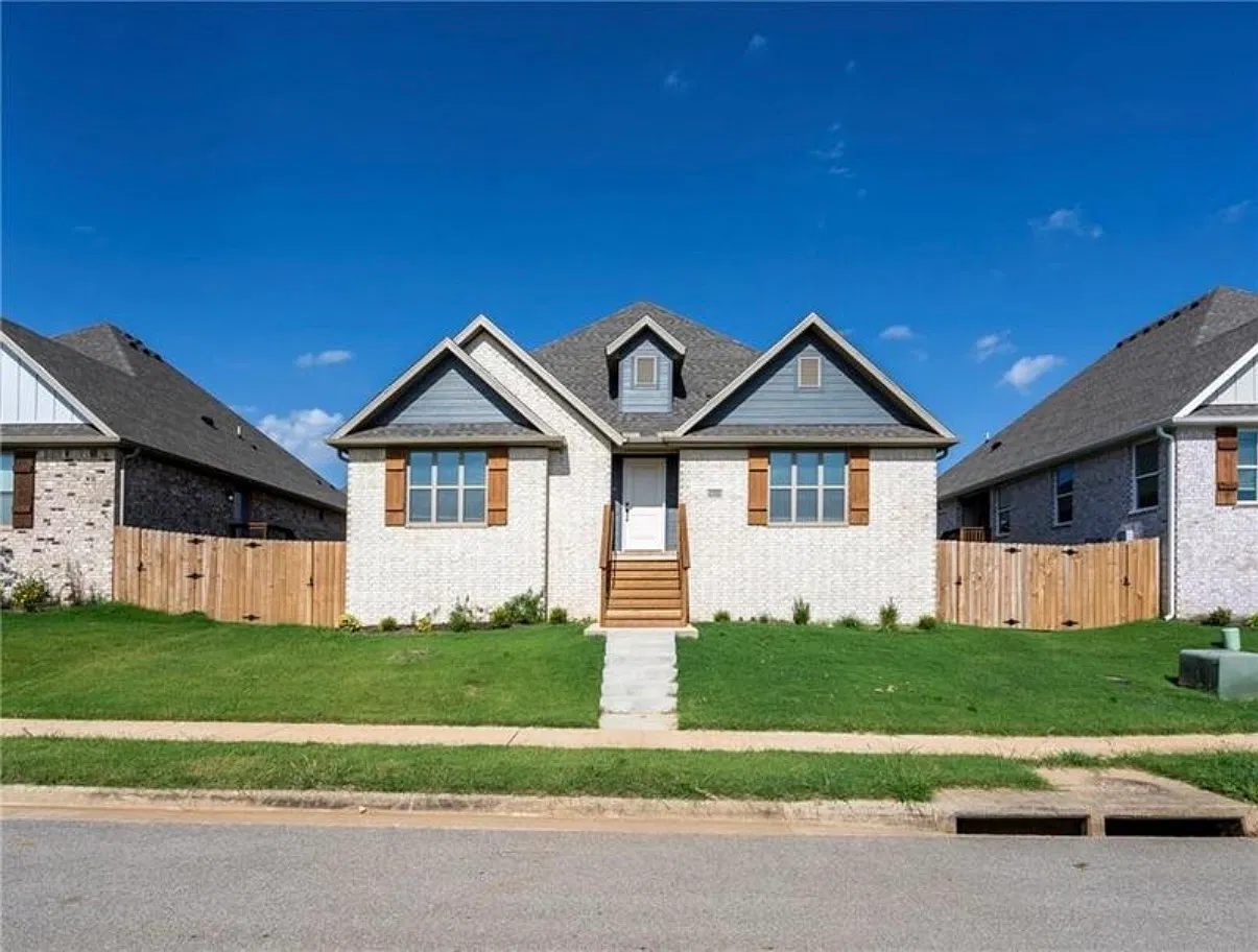 4 bed, 1882 sqft, $2,200 — Photo 1