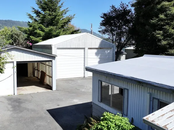 15931 Oceanview Dr, Brookings, OR 97415