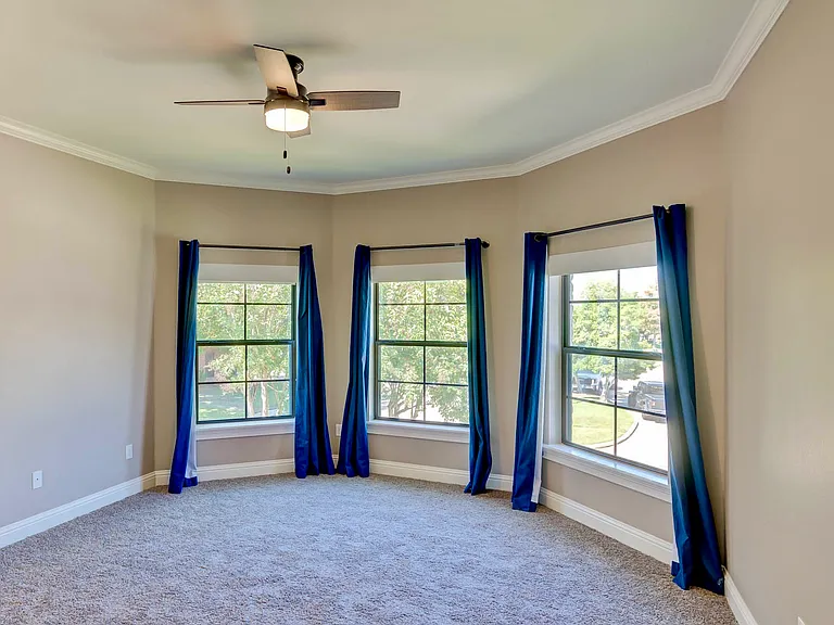 555 Canterbury Ln — Photo 21