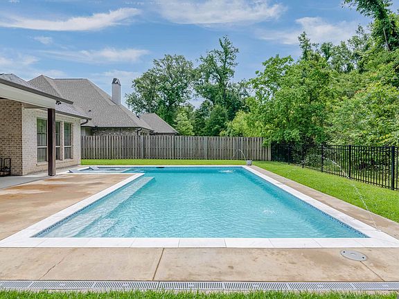 4th image of 36501 Royal Oak Dr