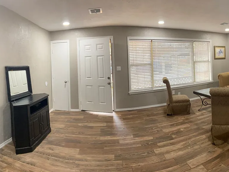 1012 E 7th Pl — Photo 15