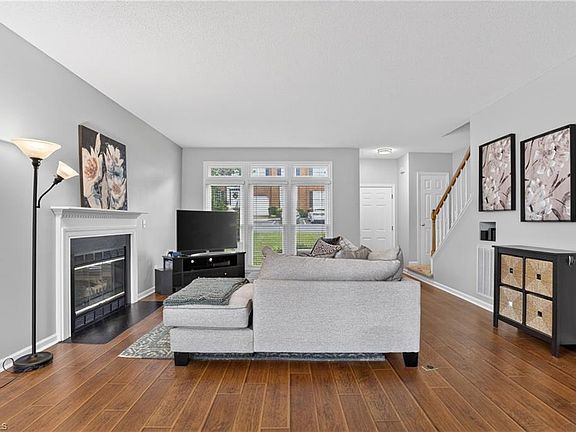 5th image of 5 Park Village Ct