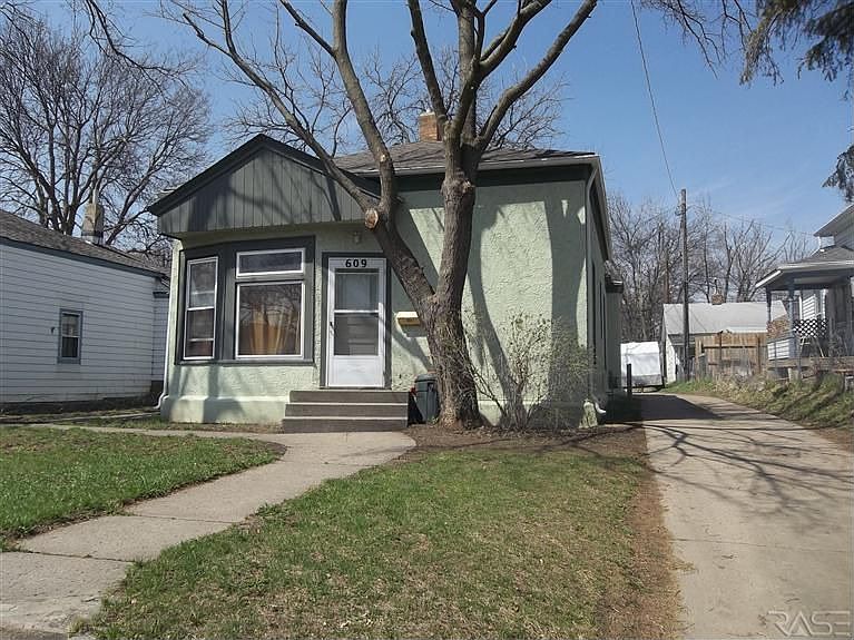 2nd image of 609 S Duluth Ave #1