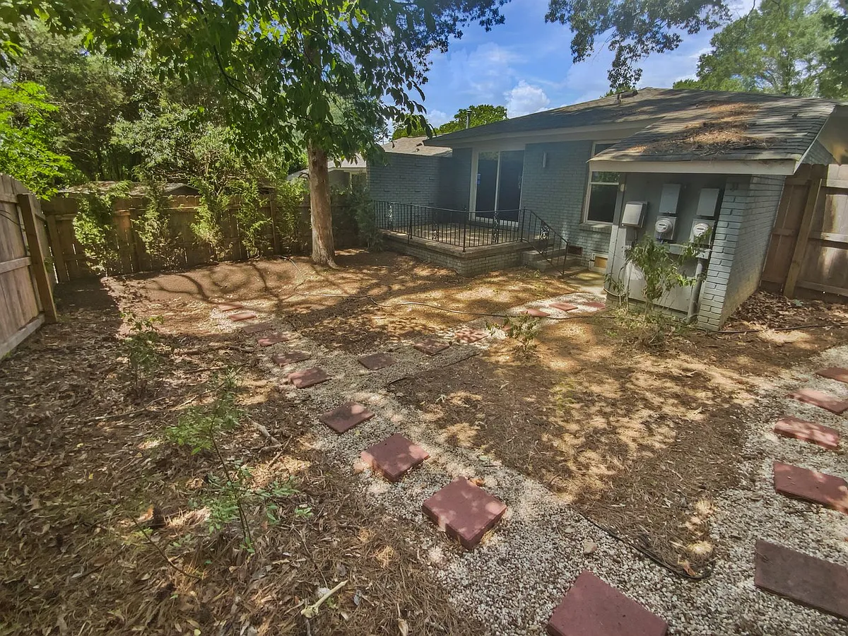 Building Photo - 1913 Herrin Ave