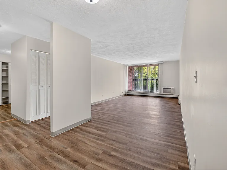 Taurus Apartments — Photo 4