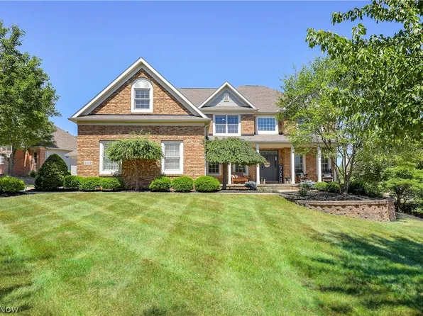 8398 Mackenzie Ave NW, North Canton, OH 44720
