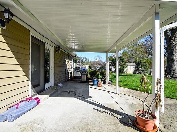 4th image of 221 Whittington Dr