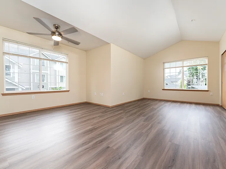 Carriage Studio - 587 SqFt Carriage Studio - 587 SqFt
