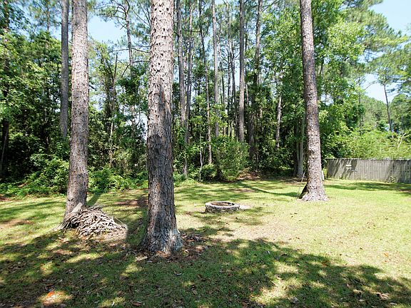 3rd image of 1110 Sandalwood Cir