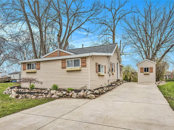 4241 Willow Dr NE, Grand Rapids, MI 49525