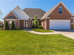 1002 Tarah Knolls Cir, Centerton, AR 72719