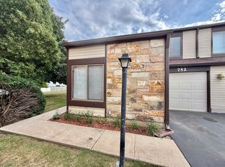 752 Biloxie Ct #752, Carol Stream, IL 60188