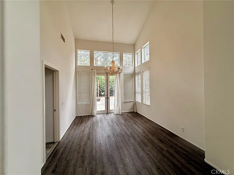 27461 Glenwood Dr — Photo 4