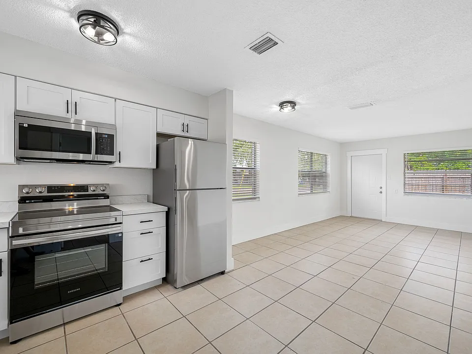 500 89th Ave N