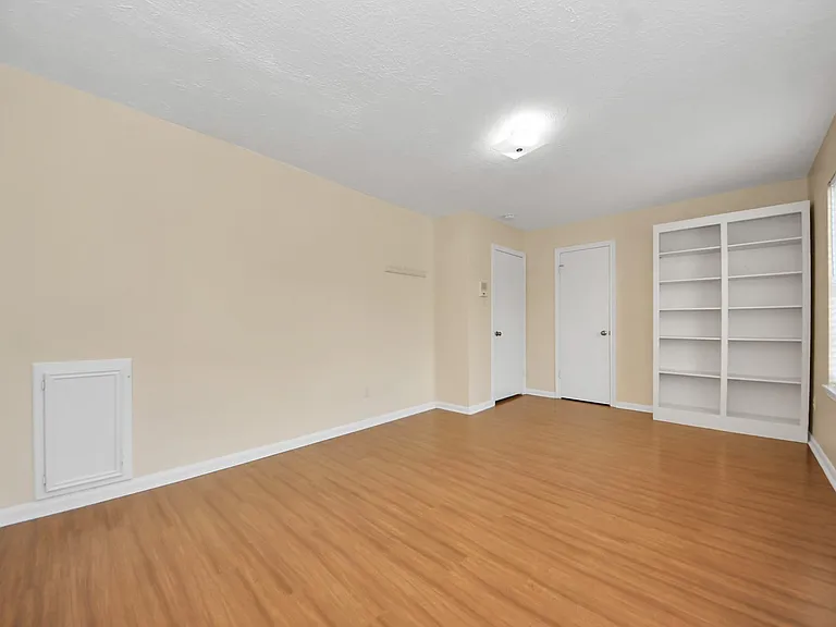 11411 Briar Forest Dr — Photo 34