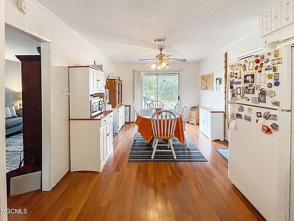 5th image of 5000 Cambridge Dr