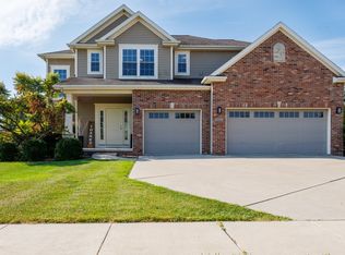 5401 Ferryman Rd, Bloomington, IL 61705