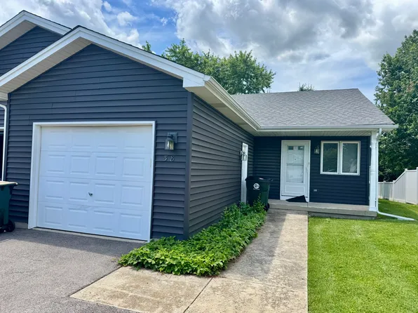 38 Silver Trl, North Aurora, IL 60542