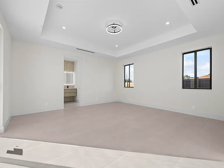 621 NW 42nd Ave — Photo 34