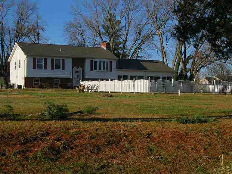 1st image of 264 Greenhaven Dr