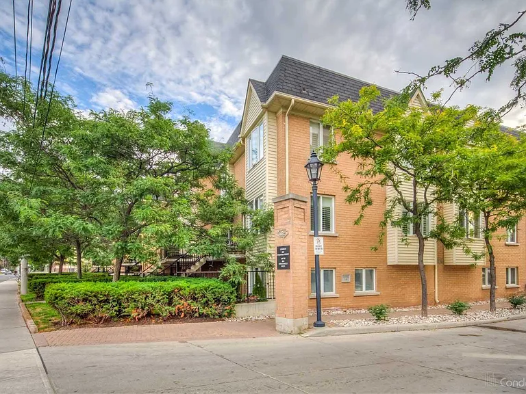 208 Niagara St W #Townhouse 27 — Photo 1