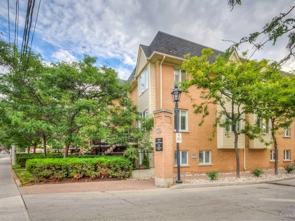 208 Niagara St W #Townhouse 27, Toronto, ON M6J 3W5