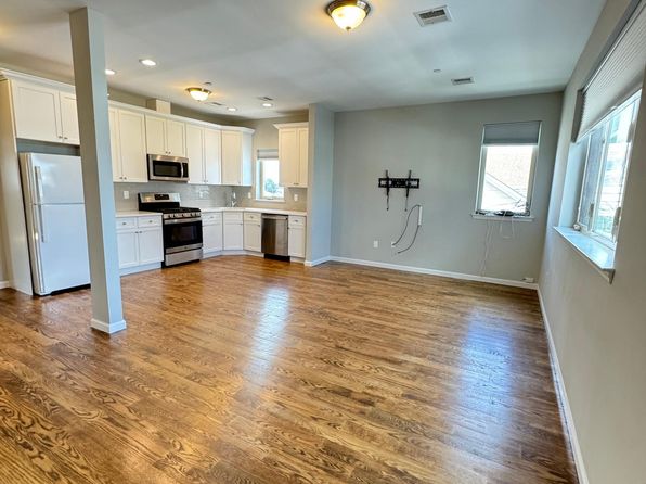 128 Johnson Ave #2