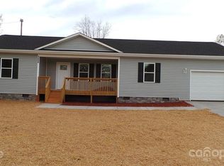 1668 S Center St, Hickory, NC 28602