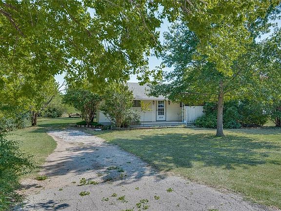 4th image of 2215 Willowwood St