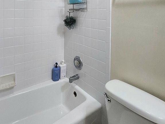 5th image of 959 W Armitage Ave APT 2B
