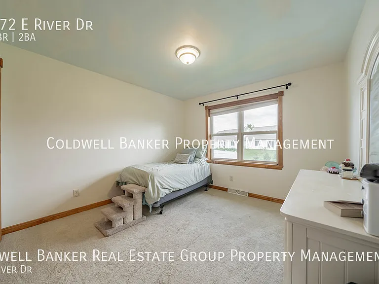 772 E River Dr — Photo 16
