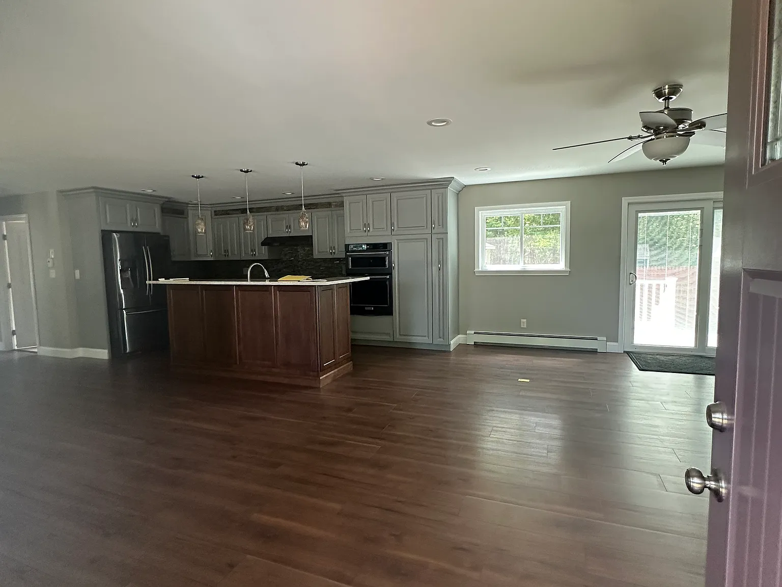 3 bed, 1404 sqft, $3,400 — Photo 3