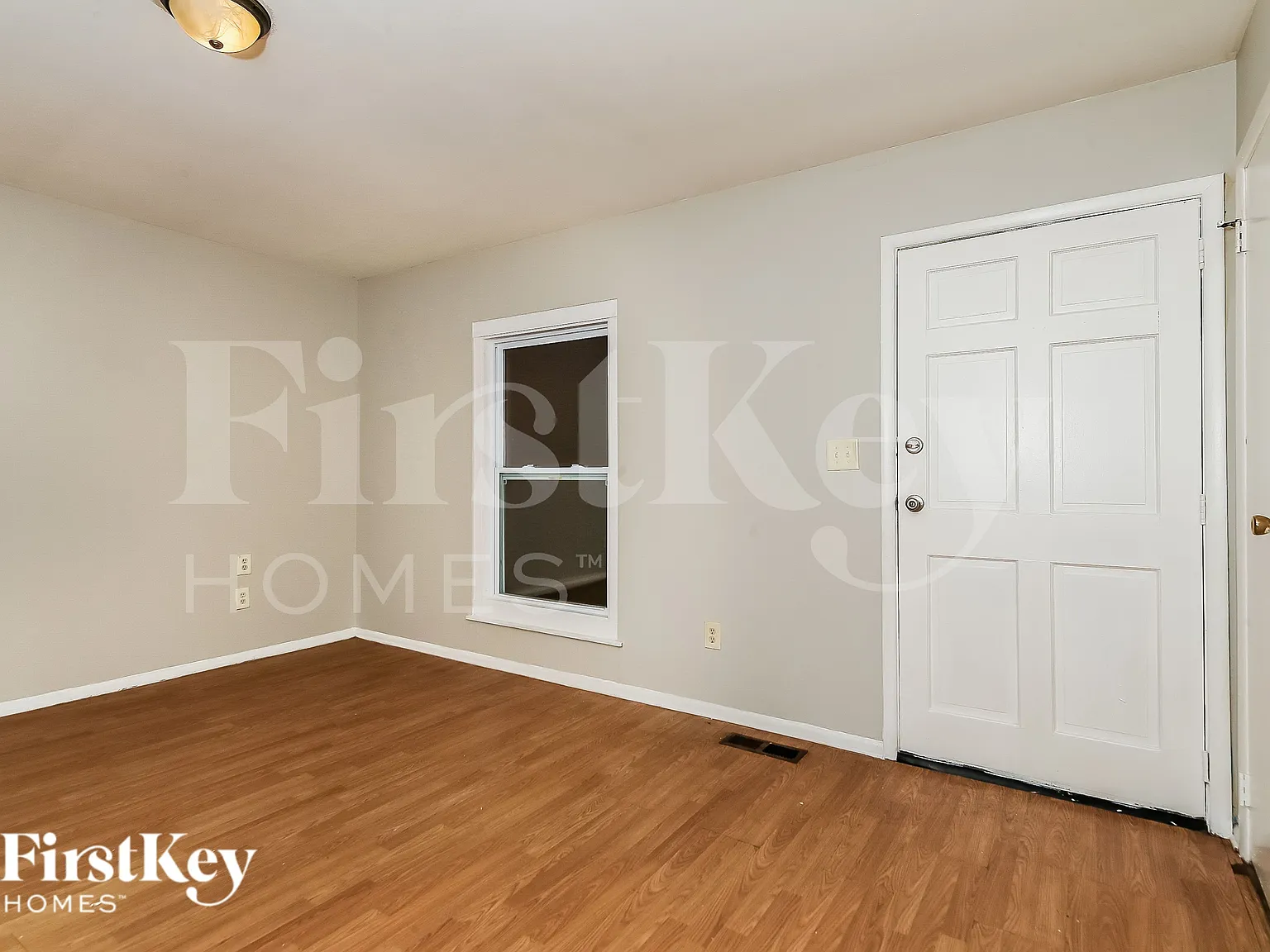 3 bed, 1.0 bath, 900 sqft, $1,520 — Photo 4