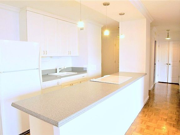 5th image of 1623 3rd Ave APT 39J