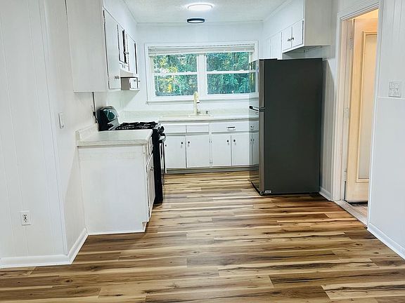 3rd image of 15317 Anderson Dr