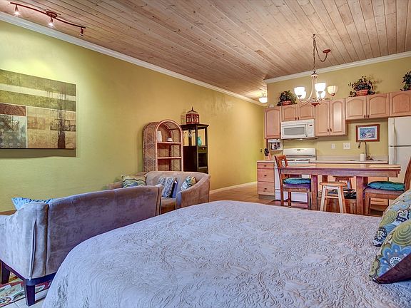 5th image of 355 Kalanianaole St #125-1