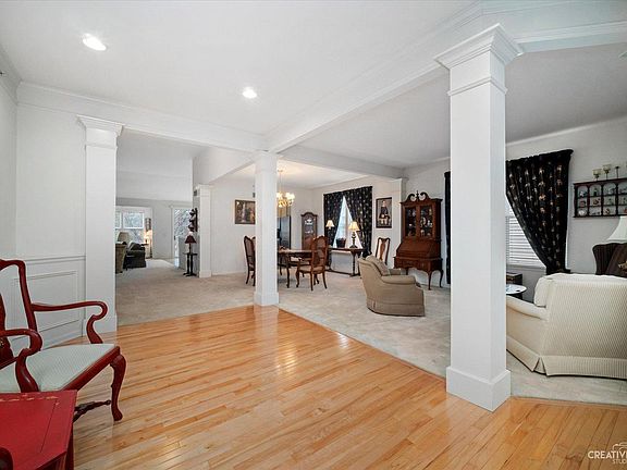 3rd image of 2834 Wessex Dr