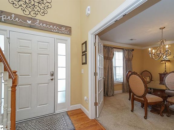 2nd image of 10 Rockledge Dr