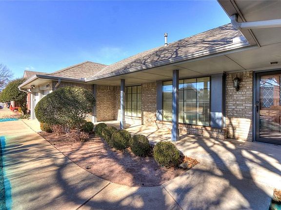 4th image of 10029 Henderson Dr