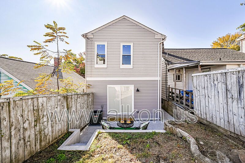 2nd image of 2335 Patterson St